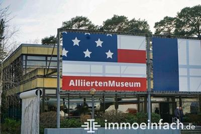 dahlem alliierten museum flagge eingang