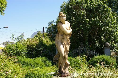 niederschoenhausen statue skulptur natur gruen