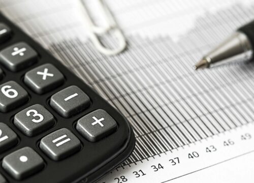 Spekulationssteuer Immobilienverkauf Berechnung Taschenrechner Steuer Papier